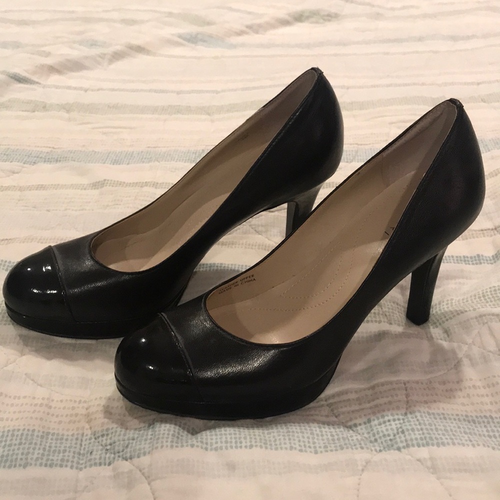 Tahari Black Pumps